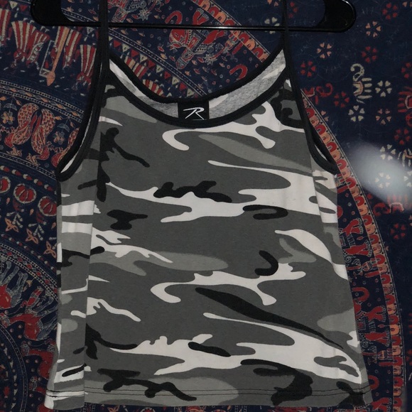 🔓Camo tank - Picture 2 of 3